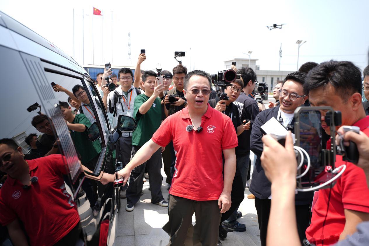 红衣教主又整活，直播测星舰7油耗，对比宋PLUS谁更强？