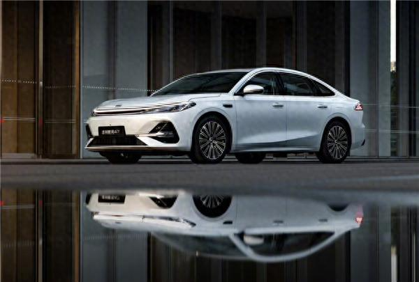 吉利获取沃尔沃，雷诺发动机技术，开始追赶比亚迪！