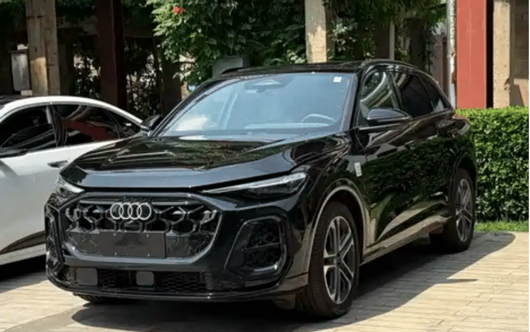 黑化造型加持 2.0T+四驱的全新奥迪Q5L，这次玩真的？