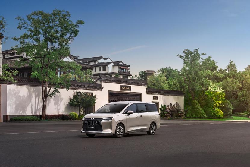 五菱三动力MPV星光730，实车亮相2025成都国际车展