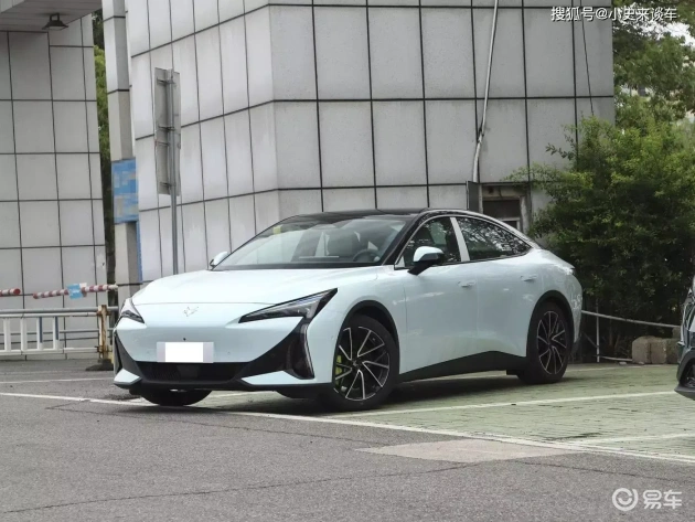 这款超值纯电轿跑，13万起，2米9轴距，700公里续航