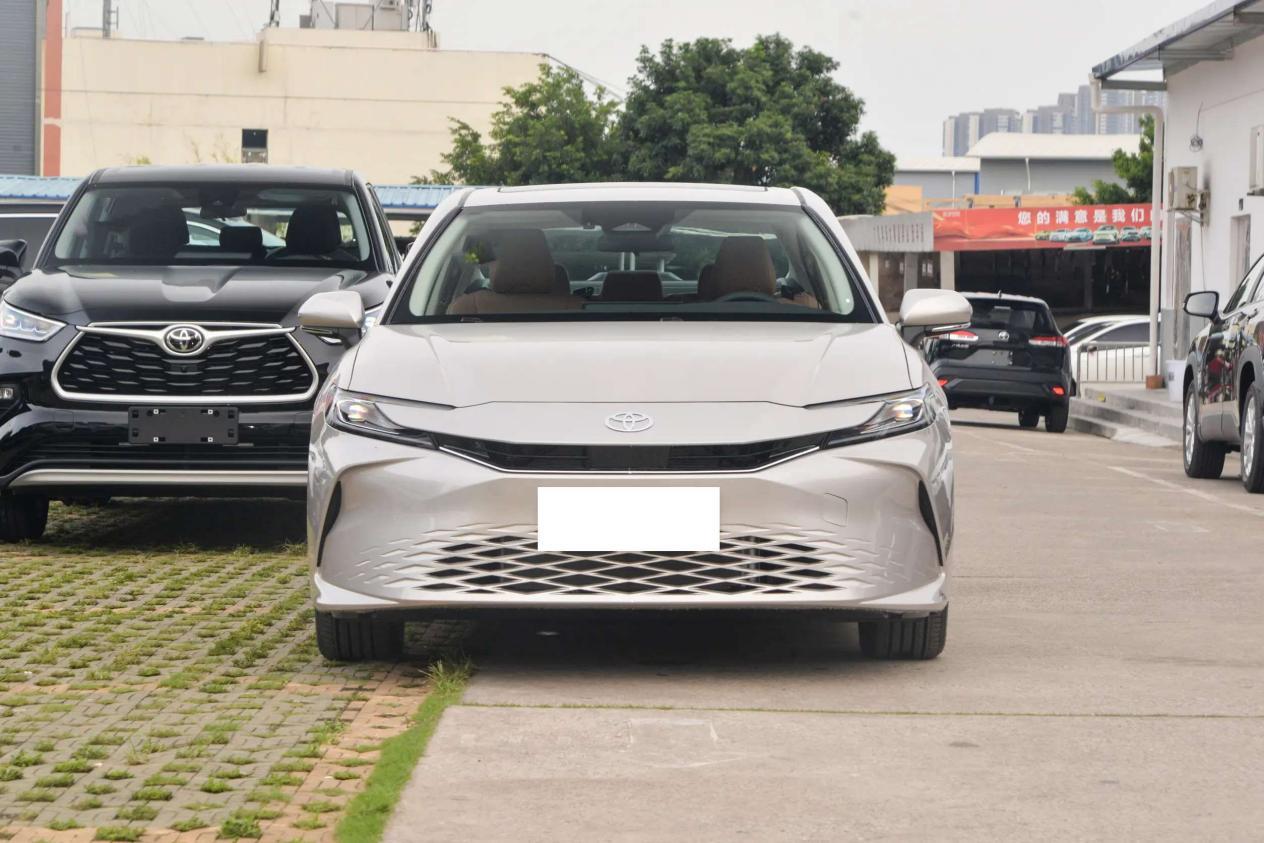 同为合资中型车，丰田凯美瑞和别克君越，差距有多大？