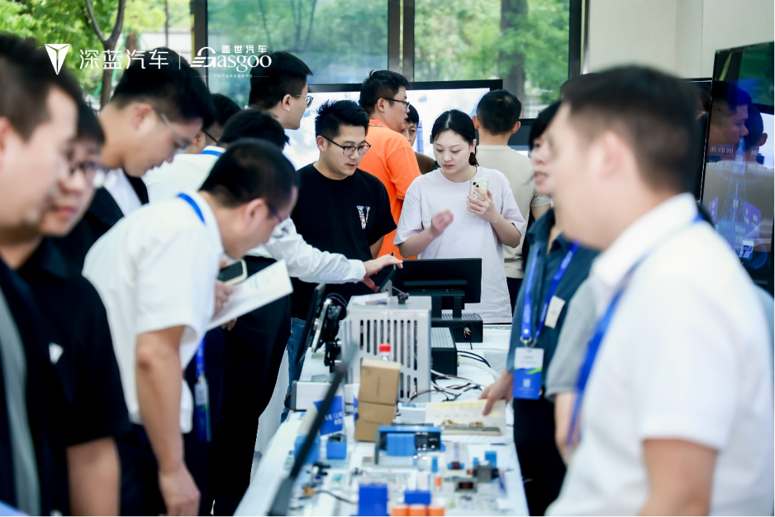 圆满落幕丨2025第二届深蓝汽车创新技术展
