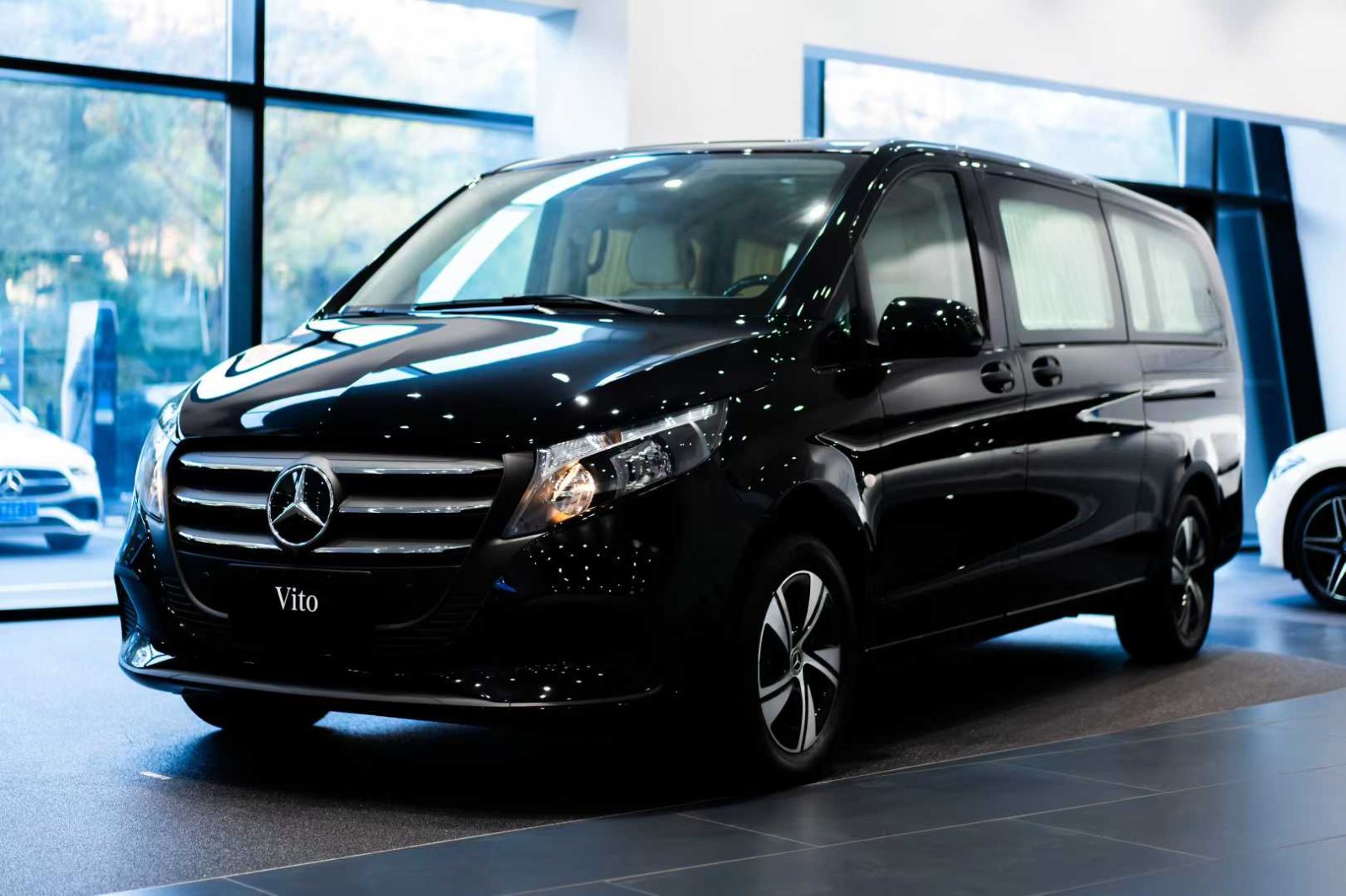 奔驰V级 全部在售 2024款 2022款 2021款 2020款 2018款 2017款享驭奔驰V级高端定制版豪华商务车，开启全新的旅程