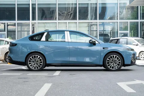 8-12万纯电怎么选？零跑B01真实续航与空间实测来了