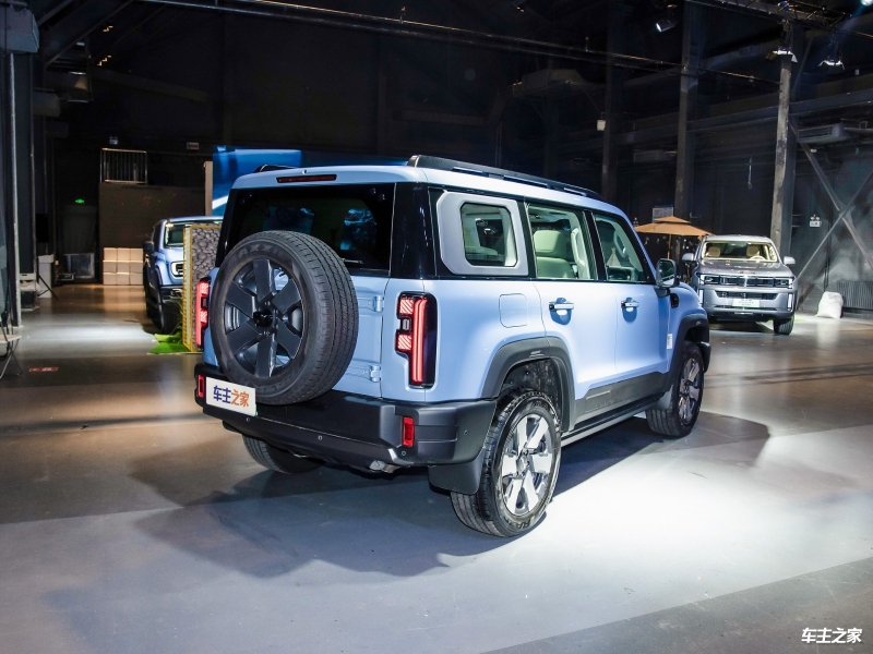 成都北京越野BJ40增程售价15.98万起 优惠高达2.00万